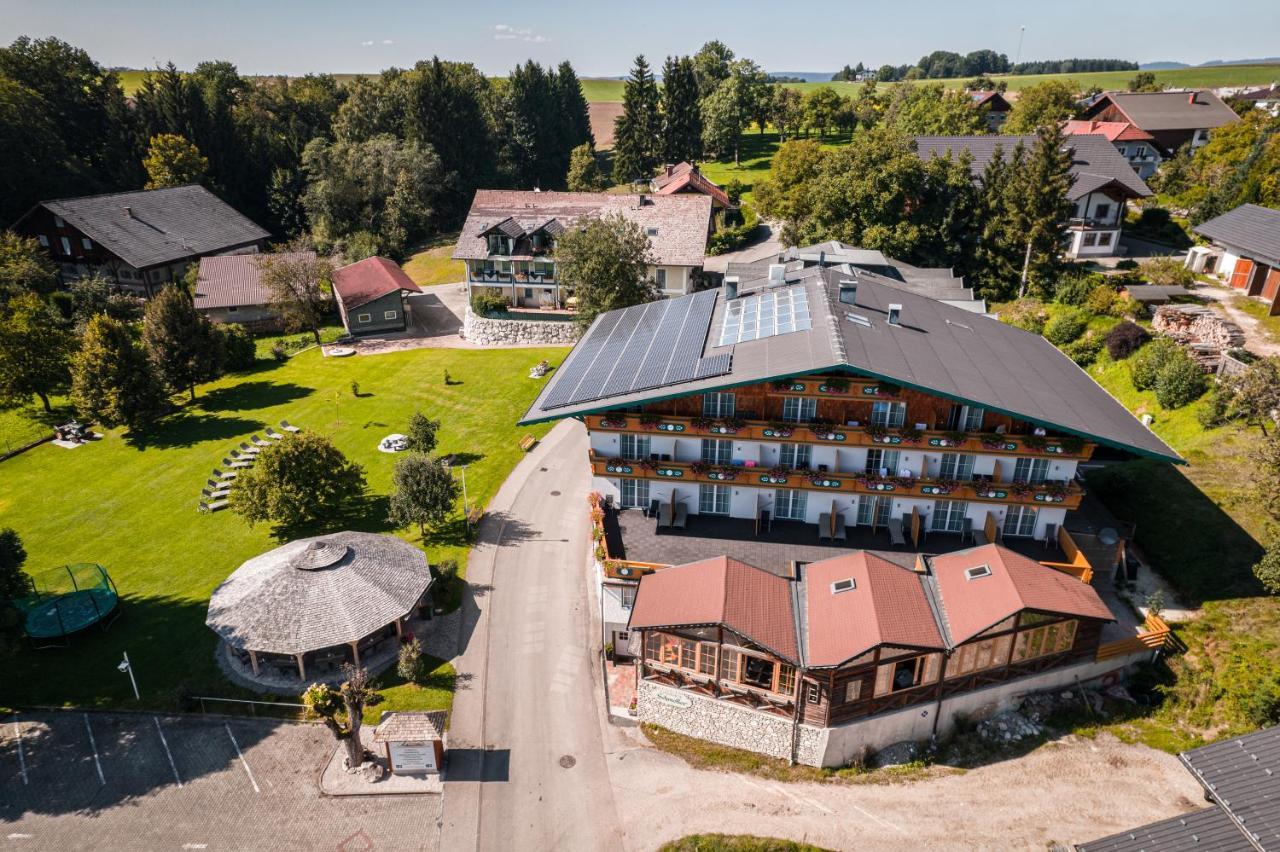 Voralpenhotel Schmoller Санкт Георген им Атергау Екстериор снимка